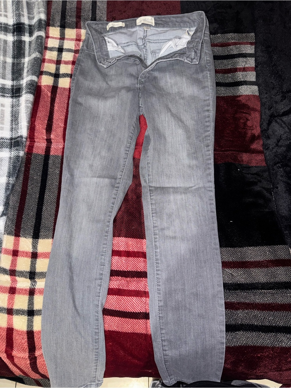 Universal Thread Women’s Skinny Gray Jeans